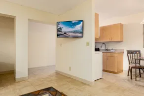 Sunny 1BR Retreat Near Beach & Las Olas Boulevard - Image 3
