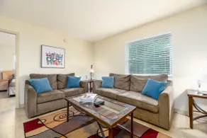 Sunny 1BR Retreat Near Beach & Las Olas Boulevard - Image 2