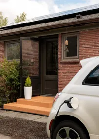Eclectic Redbrick Rambler near Japanese Gardens - Image 2