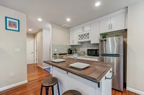 Modern and Private Unit Bellevue - Seattle - Image 2