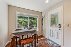 Modern and Private Unit Bellevue - Seattle - Image 5