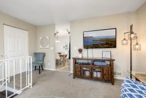 Comfortable Home • Ideal for Groups & Families! - Image 3