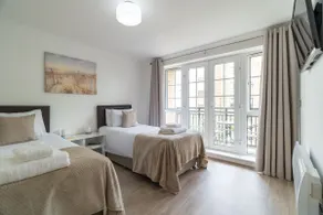 Riverside House - 3 Bedroom/2 Bathroom Apartment - Image 2