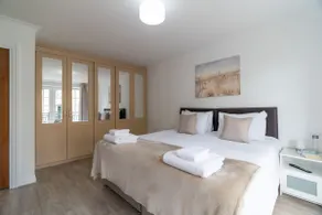 Riverside House - 3 Bedroom/2 Bathroom Apartment - Image 3