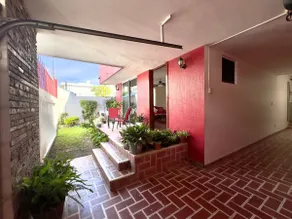 Spacious and centrally located family-friendly residence - Image 2