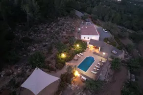 Country house with swimming pool, garden and countryside view - Image 2