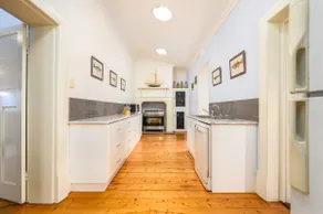 Armadale House - Kingscote - Image 2