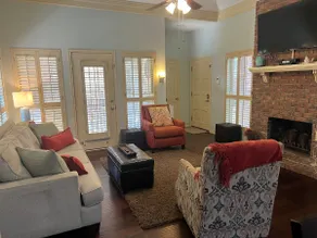Cozy 2bd/2bth, heated spa, close to DART station! - Image 5