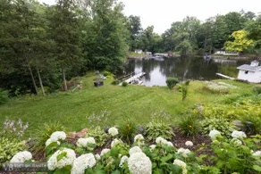 Peaceful Lakefront Retreat Relaxing - Image 2