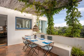 Fabulous house in the center with a swimming pool and parking. - Image 4