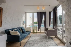 Fabulous house in the center with a swimming pool and parking. - Image 3