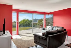 Sisters Beach Retreat - Image 4
