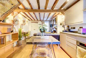 Gorgeous Listed Cottage in the Heart of Farnham - Image 4