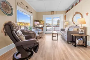 Charming Beach Cabin Nestled in Quartermaster Harbor - Image 4