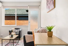 Domi Rentals - The Carlisle Street Apartments - Image 4