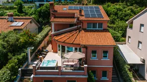 Luxury Three-Bedroom Apartment in Villa MARID - Image 2