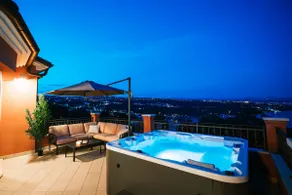 Luxury Three-Bedroom Apartment in Villa MARID - Image 5