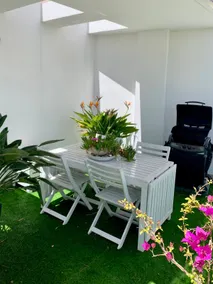 Penthouse with large terrace and private parking - Image 2