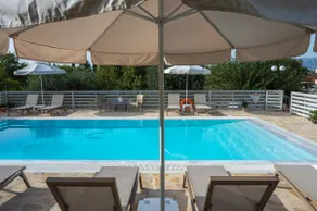 Saltwater pool, washing machine, BBQ, free parking - Image 2