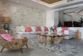 Luxury 5-Bedroom Villa with Pool and Boat Slip - Image 5