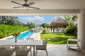 Luxury 5-Bedroom Villa with Pool and Boat Slip - Image 2