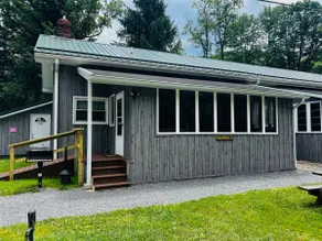Tiny Yet Spacious 2BR – Hot Tub, Sunroom & FirePit - Image 5