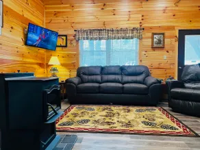 Tiny Yet Spacious 2BR – Hot Tub, Sunroom & FirePit - Image 2