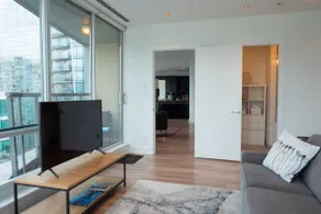 1000sqft TOP FLOOR Apt w/ Balcony in Coal Harbour - Image 2