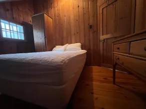 Adirondack Log Cabin with view of Montreal - Image 4