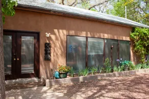 Contemporary Studio in Natural Oasis - Image 4