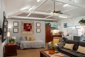 Contemporary Studio in Natural Oasis - Image 3
