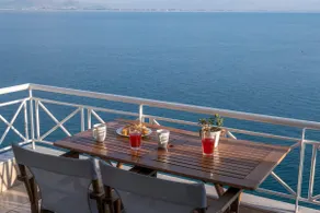 Meli Apartments & Villas - Image 2