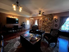 Journey's End, Beautiful Cabin suite, 20 Min AVL - Image 5
