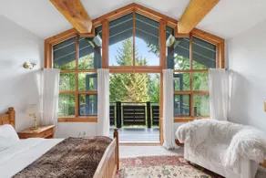 Falcon | Elegant Chalet | Hot tub | Prime Location - Image 2
