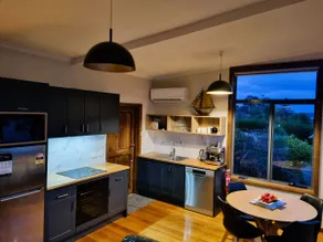 The Beach House- private jacuzzi and wood fire! - Image 4