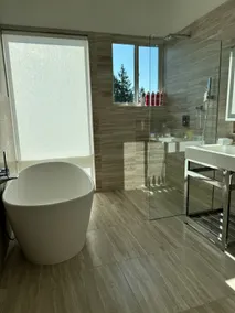 Modern 5 Bedroom Luxury - Image 5