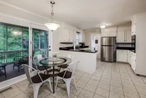 Beautiful Home Close To Everything - Image 4
