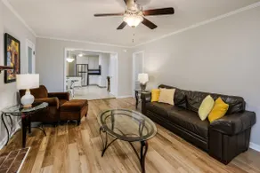 Beautiful Home Close To Everything - Image 2