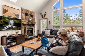 Hot Tub + Mountain Views | 10 min to Leavenworth - Image 2