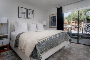 Peaceful, modern, renovated, close to everything! - Image 4