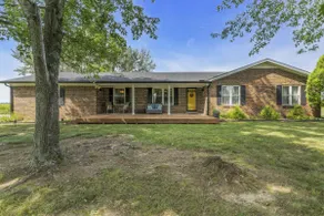 Peaceful, chic farmhouse north of Nashville - Image 2