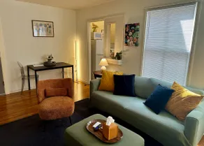 Classically Cool Apartment on College Ave - Image 2