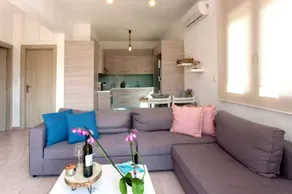 OCEAN BREEZE APARTMENT-CH 30m from sandy beach - Image 4