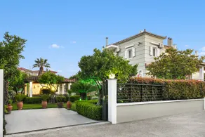 Dimitris maison corinthienne avec beau jardin près de la plage et du centre. - Image 3