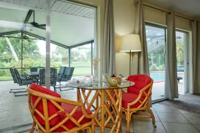 Luftigt hus med opvarmet vandfald pool med tilsyn med golfbane, få minutter fra stranden - Image 3