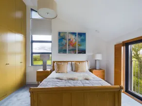 Amazing Home- Hot Tub, EV charger & close to Beach - Image 3