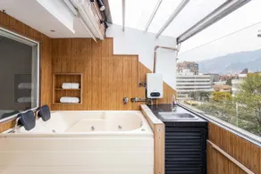 Apartment with terrace and jacuzzi - Image 3