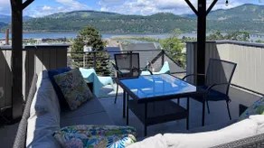 Downtown oasis with rooftop hot tub and epic views - Image 2