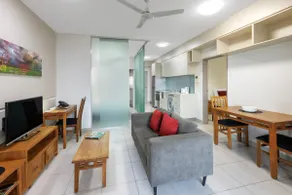 Harbour-view Waterfront Apartment - Image 5