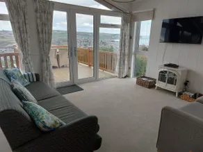 Breathtaking sea views from this light, cosy lodge - Image 3